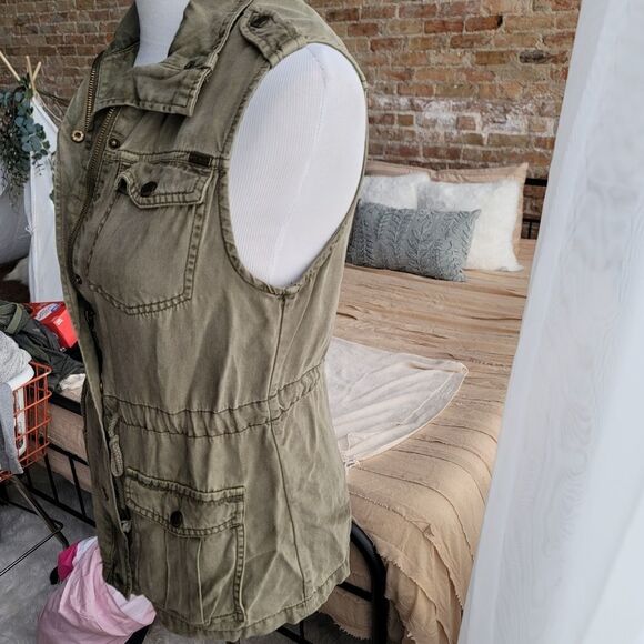 Max Jeans Olive Cinch Waist Utility Vest - Picture 3 of 5